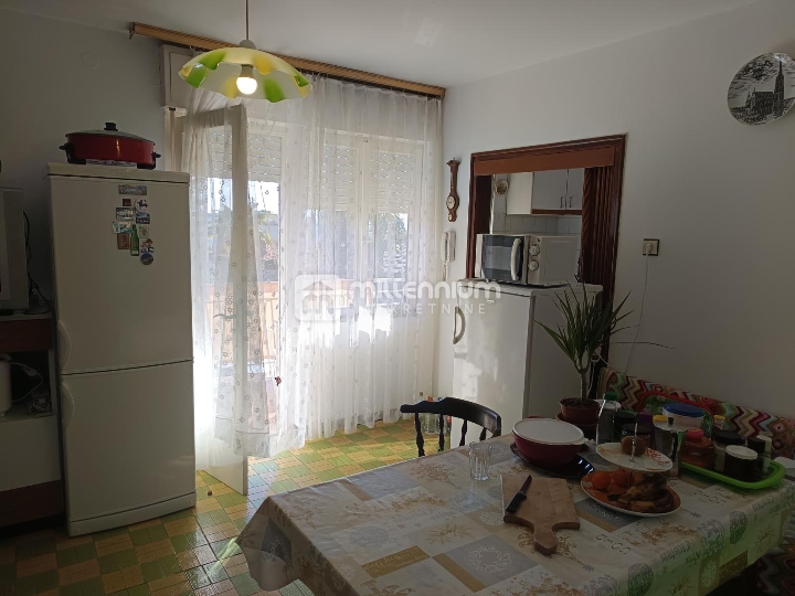 Lovran, 270m2, kuća s dva stana, okućnica, parking, vrt, blizina mora