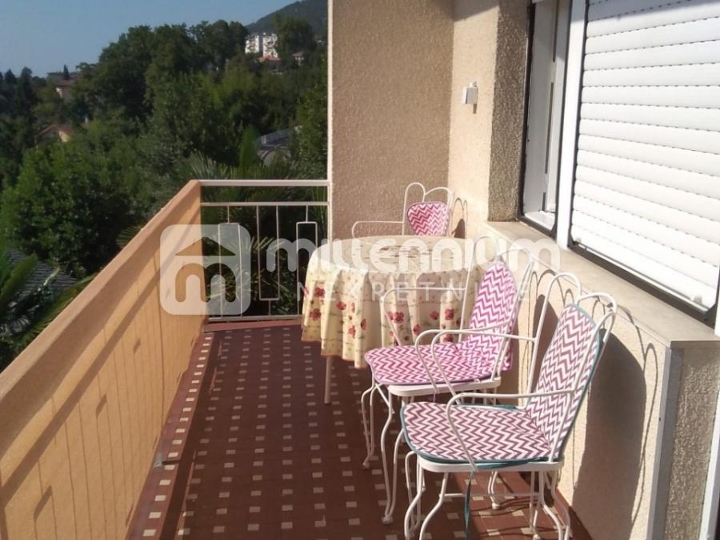 Lovran, 270m2, kuća s dva stana, okućnica, parking, vrt, blizina mora