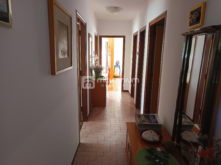 Lovran, 270m2, kuća s dva stana, okućnica, parking, vrt, blizina mora