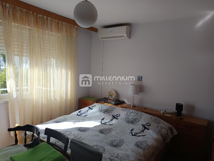 Lovran, 270m2, kuća s dva stana, okućnica, parking, vrt, blizina mora