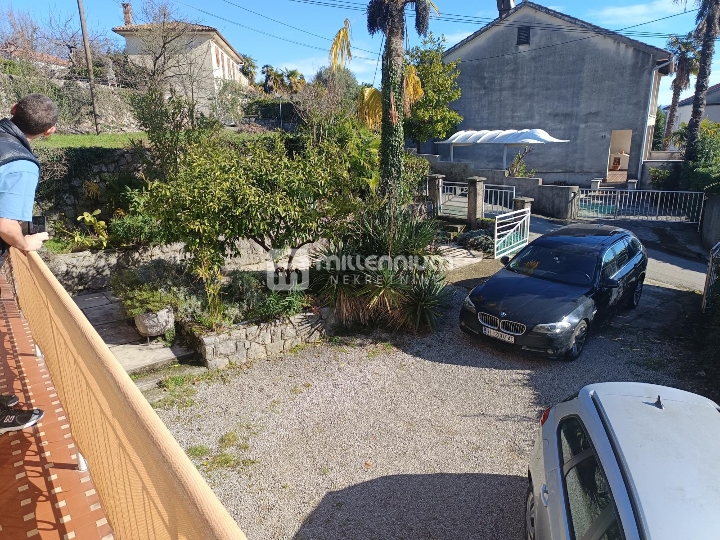 Lovran, 270m2, kuća s dva stana, okućnica, parking, vrt, blizina mora