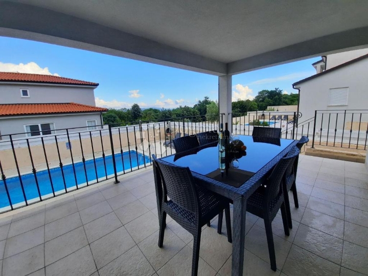 Top investicijska prilika! Kuća s pogledom na more