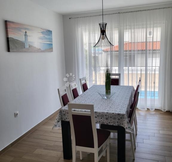 Top investicijska prilika! Kuća s pogledom na more