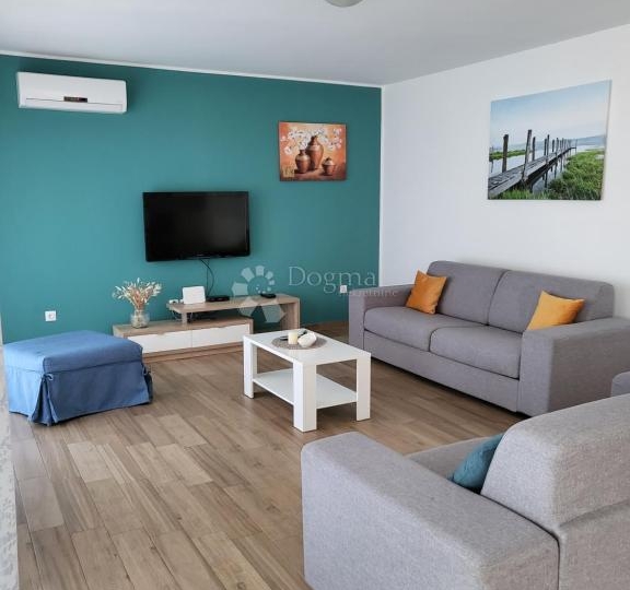 Top investicijska prilika! Kuća s pogledom na more