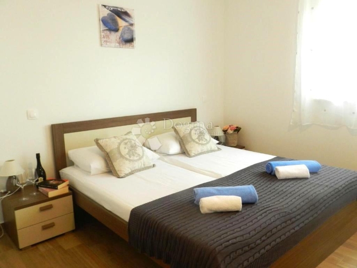 Top investicijska prilika! Kuća s pogledom na more