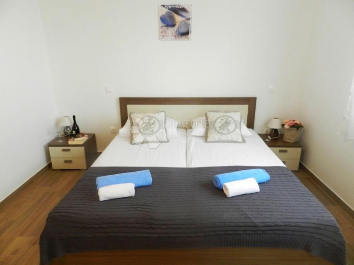 Top investicijska prilika! Kuća s pogledom na more