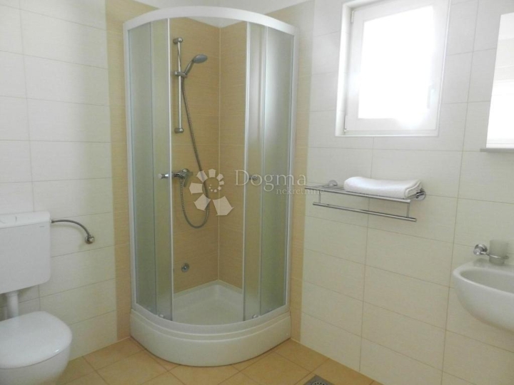 Top investicijska prilika! Kuća s pogledom na more