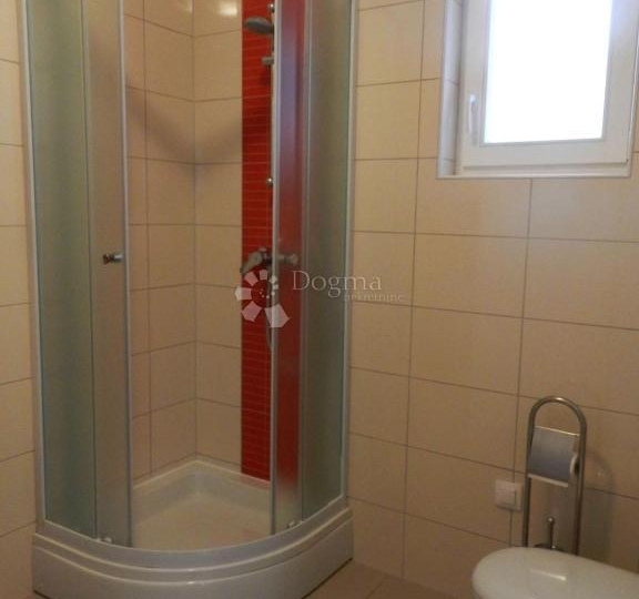 Top investicijska prilika! Kuća s pogledom na more