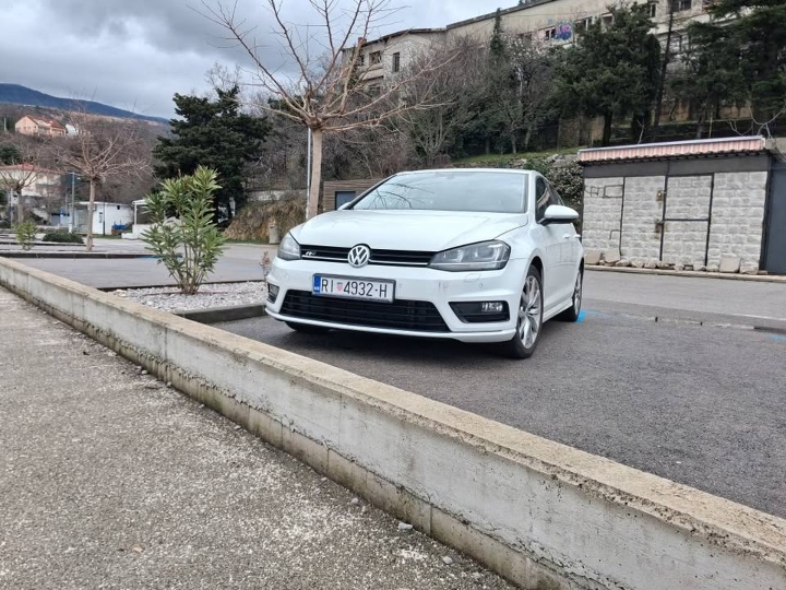 VW Golf 7 1.6 tdi, R line