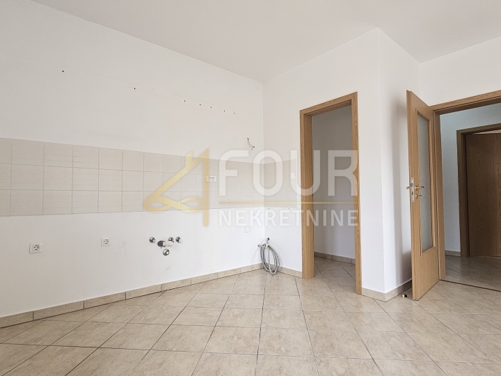 Viškovo, 75.11m2, 2S+DB, balkon, veliko spremište!