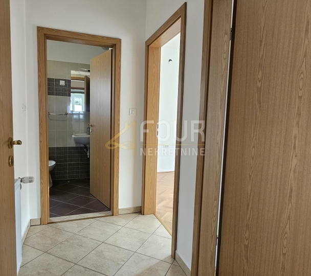 Viškovo, 75.11m2, 2S+DB, balkon, veliko spremište!