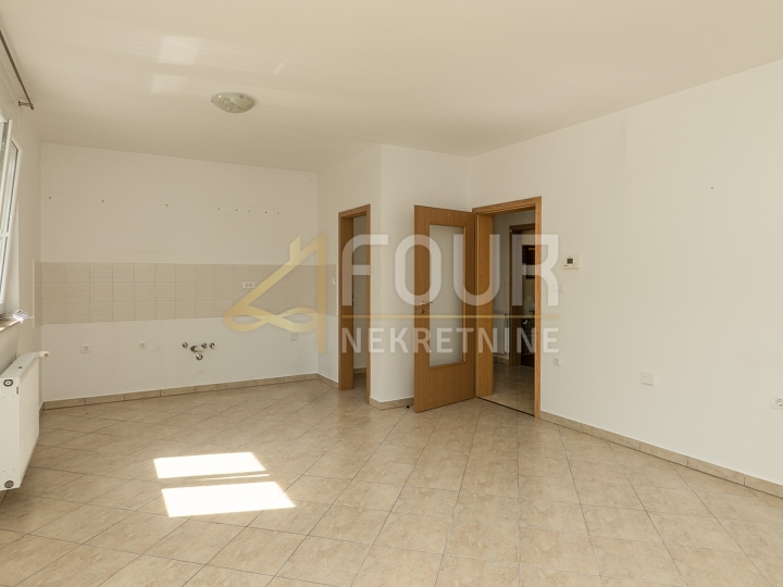 Viškovo, 75.11m2, 2S+DB, balkon, veliko spremište!