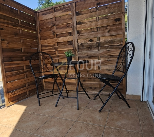 Viškovo, 75.11m2, 2S+DB, balkon, veliko spremište!