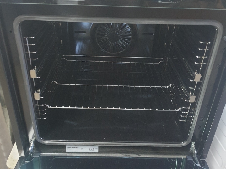 Nova ugradbena pećnica