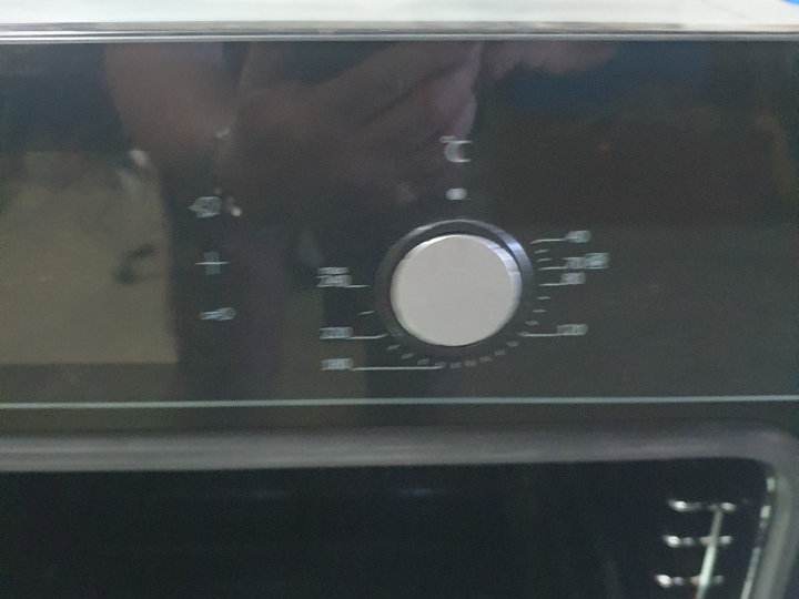 Nova ugradbena pećnica