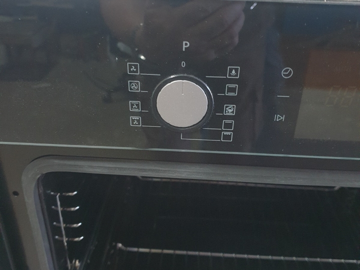 Nova ugradbena pećnica