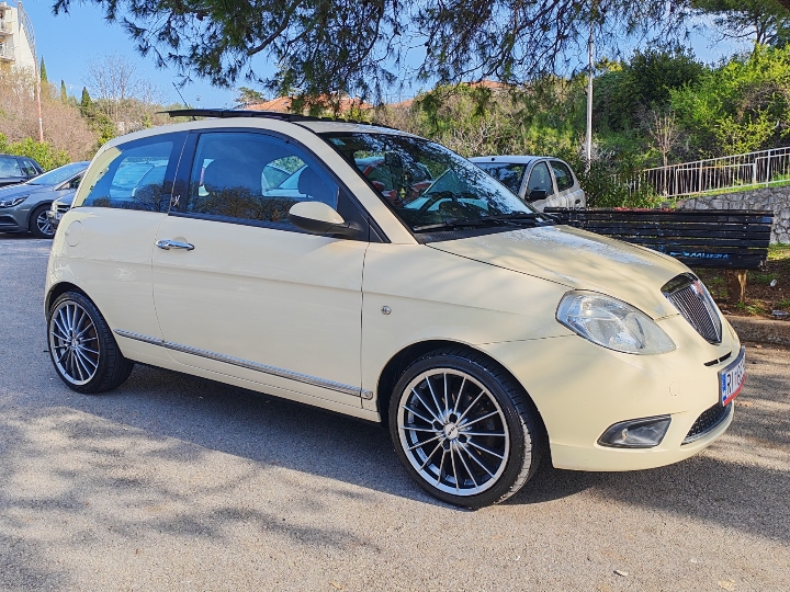 Lancia Ypsilon 1.3 multijet 90