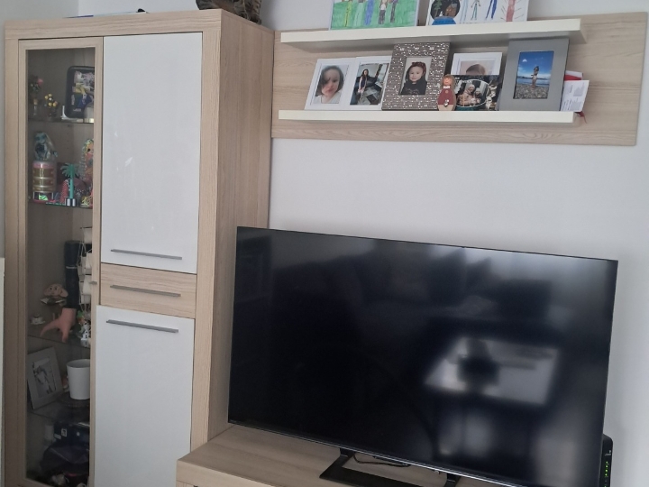 Regal za dnevni boravak