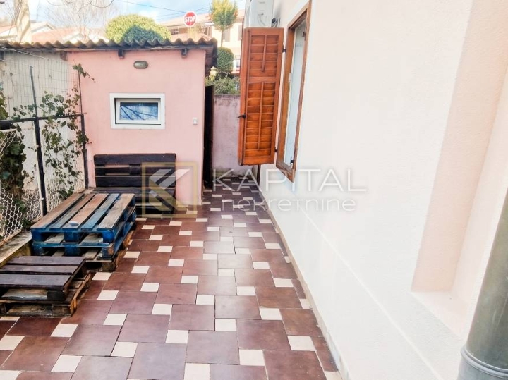 Kozala, stan s okućnicom