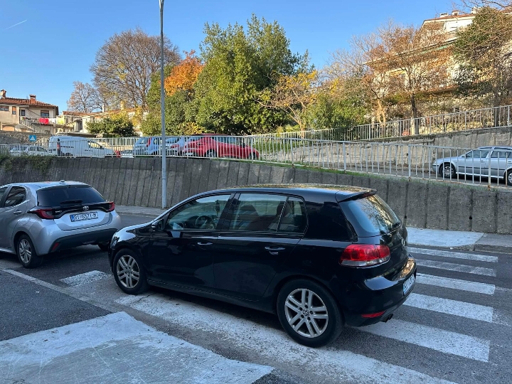 VW Golf 6, 2.0 tdi, 81kW, reg. 15.08.26.