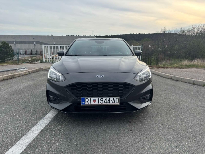 Ford Focus 1.0 EcoBoost ST line