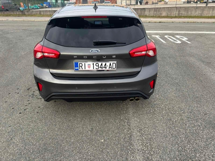 Ford Focus 1.0 EcoBoost ST line