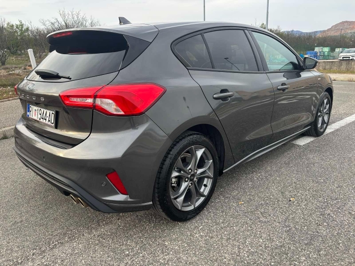 Ford Focus 1.0 EcoBoost ST line