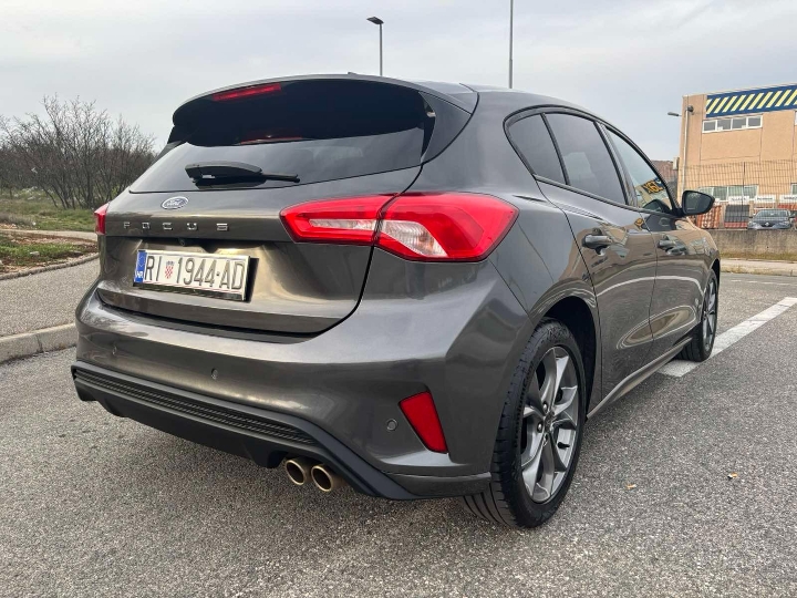 Ford Focus 1.0 EcoBoost ST line