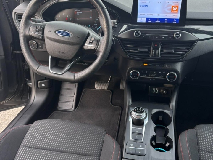 Ford Focus 1.0 EcoBoost ST line