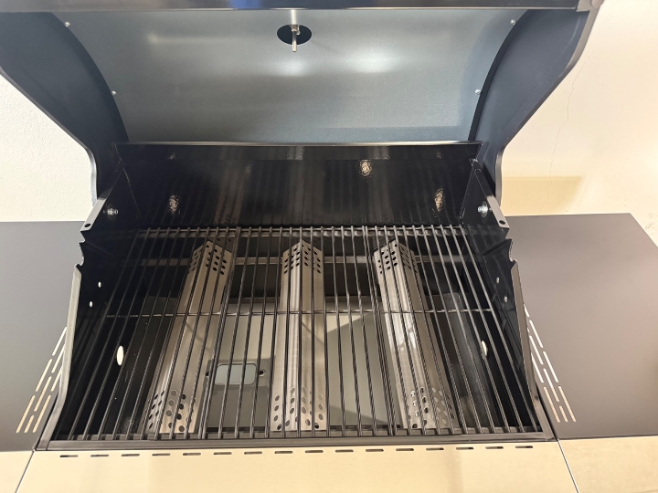 Prodajem roštilj na plin