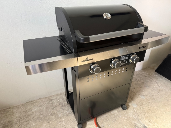 Prodajem roštilj na plin