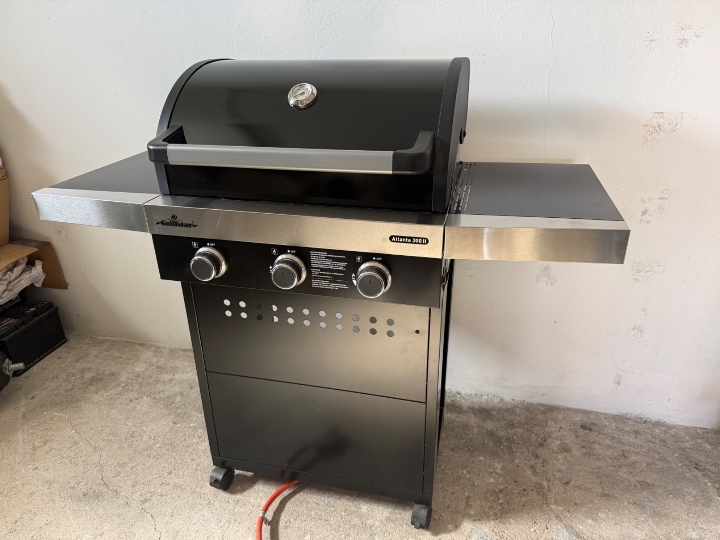 Prodajem roštilj na plin