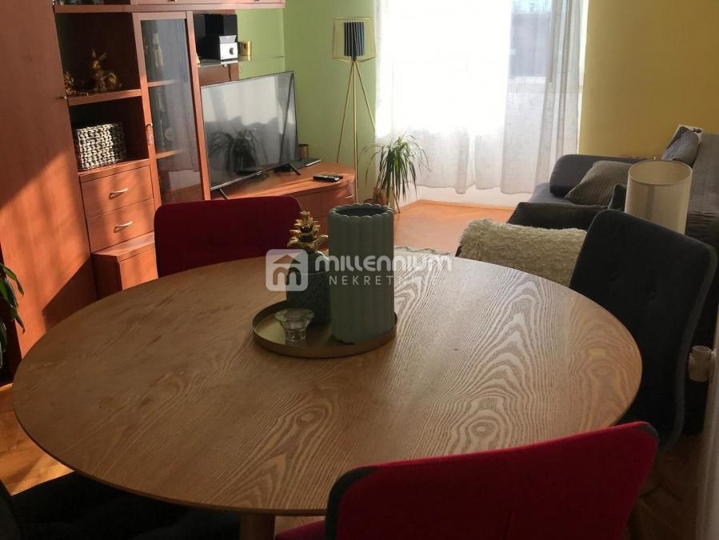 Rijeka, Centar, 53.22m2, 1S+DB, prvi red do mora