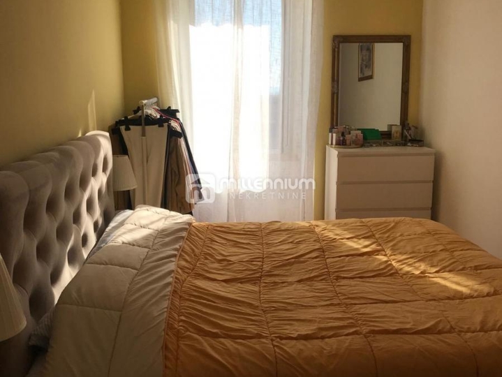 Rijeka, Centar, 53.22m2, 1S+DB, prvi red do mora