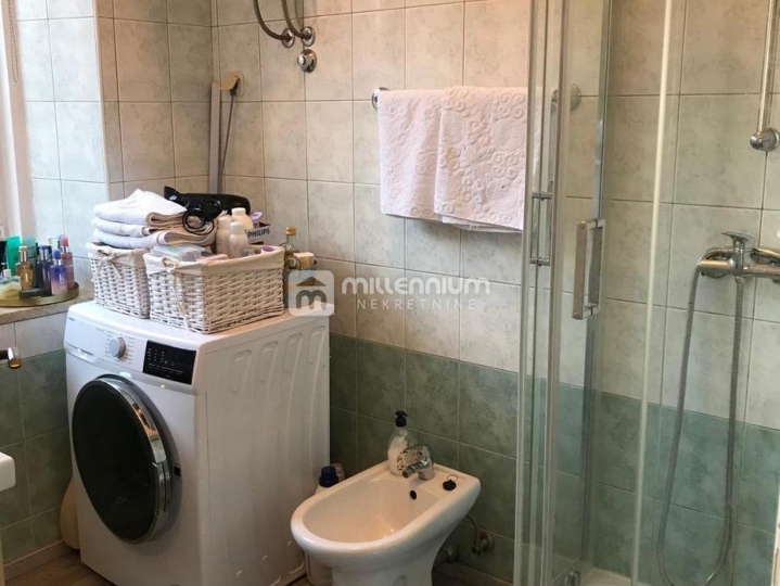 Rijeka, Centar, 53.22m2, 1S+DB, prvi red do mora