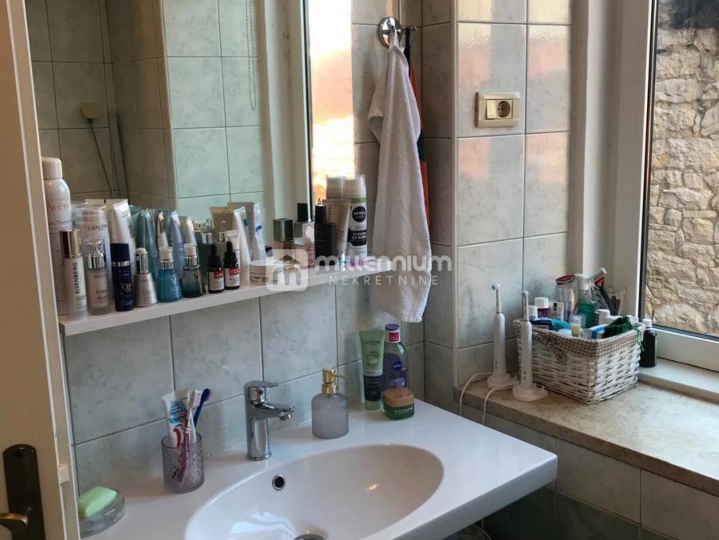 Rijeka, Centar, 53.22m2, 1S+DB, prvi red do mora