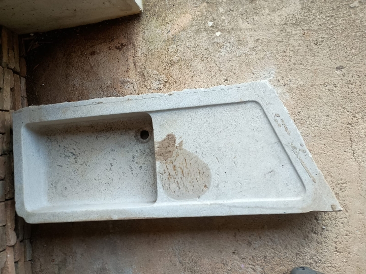 Prodajem stari kameni škaf sudoper