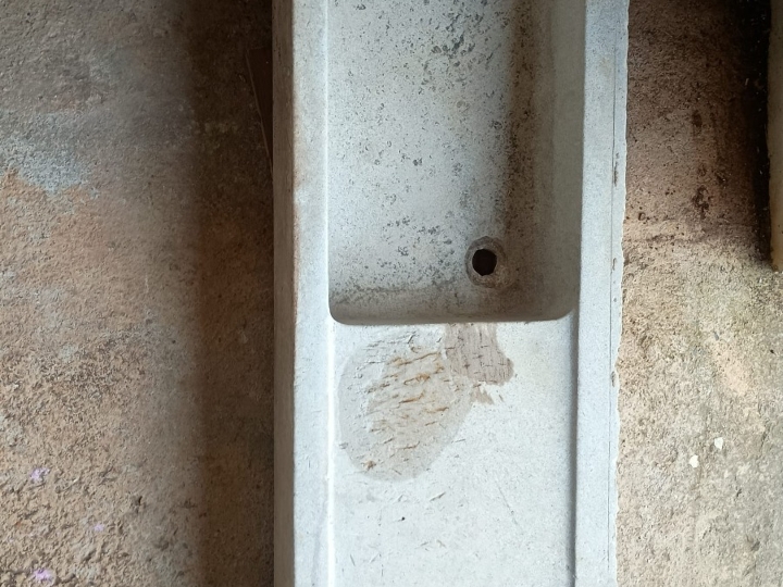 Prodajem stari kameni škaf sudoper