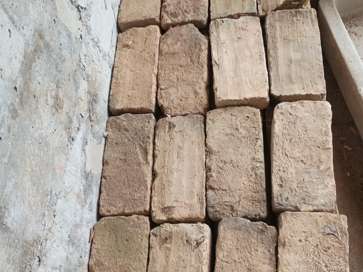 Prodajem cca 400 starih cigli opuka