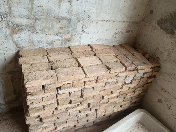 Prodajem cca 400 starih cigli opuka