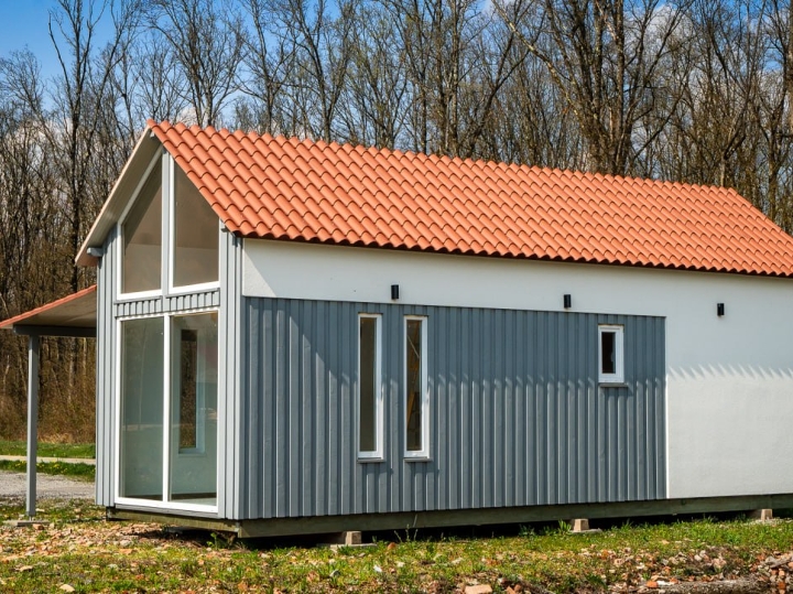 Mobilna kućica s terasom 48m2