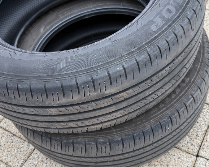 Gume ljetne Dunlop 225/60/18, 2 kom.