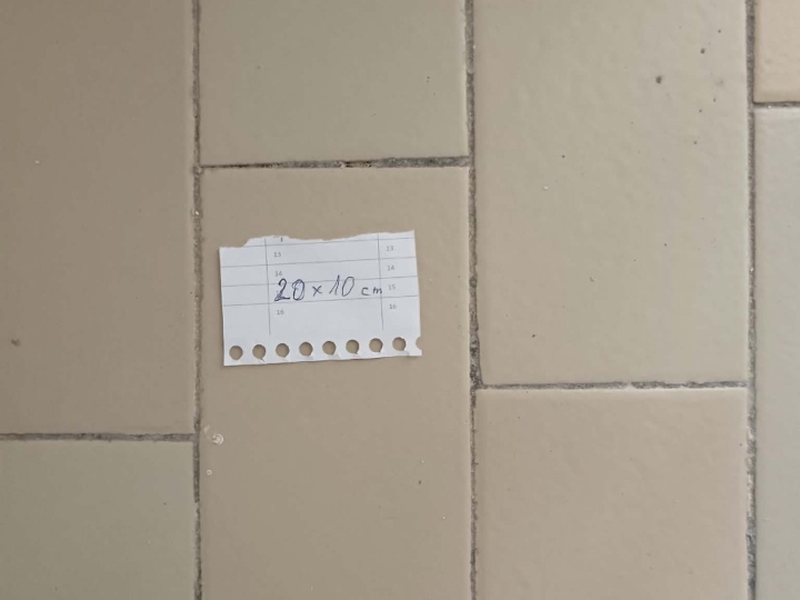 Rabljene podne pločice tražim