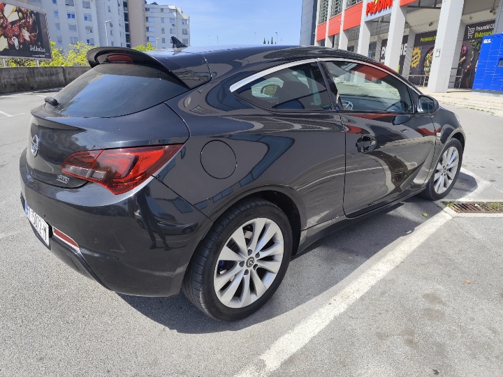 Opel Astra 1.7 diesel GTC