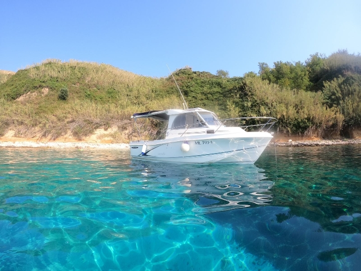 Beneteau Antares 6 - za sezonu!