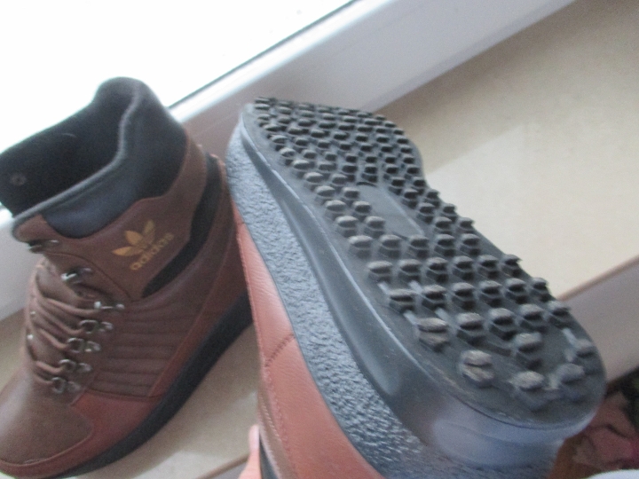 Adidas neklizne cipele, 42/43 broj