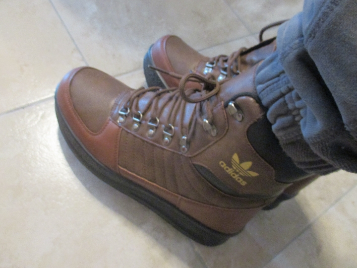 Adidas neklizne cipele, 42/43 broj