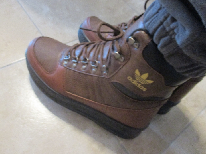 Adidas neklizne cipele, 42/43 broj