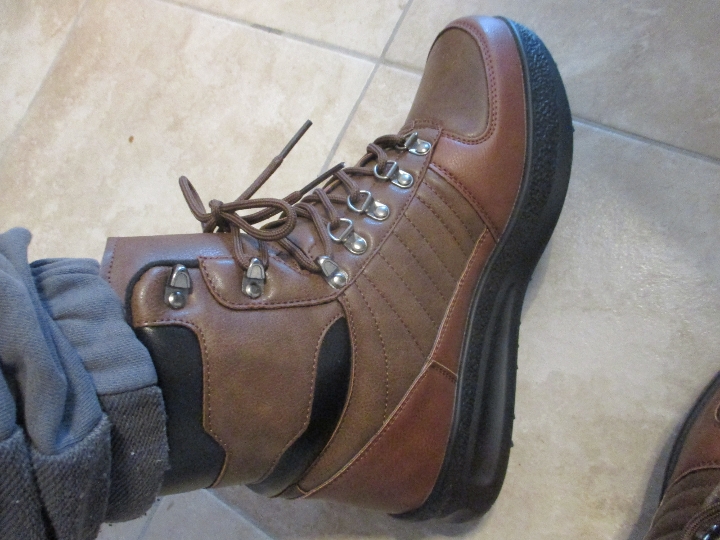 Adidas neklizne cipele, 42/43 broj