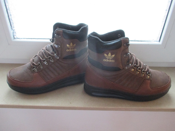 Adidas neklizne cipele, 42/43 broj